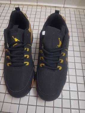 Athletic Sneakers, Jump, Men's Black and Gold Low-Top Athletic Sneakers